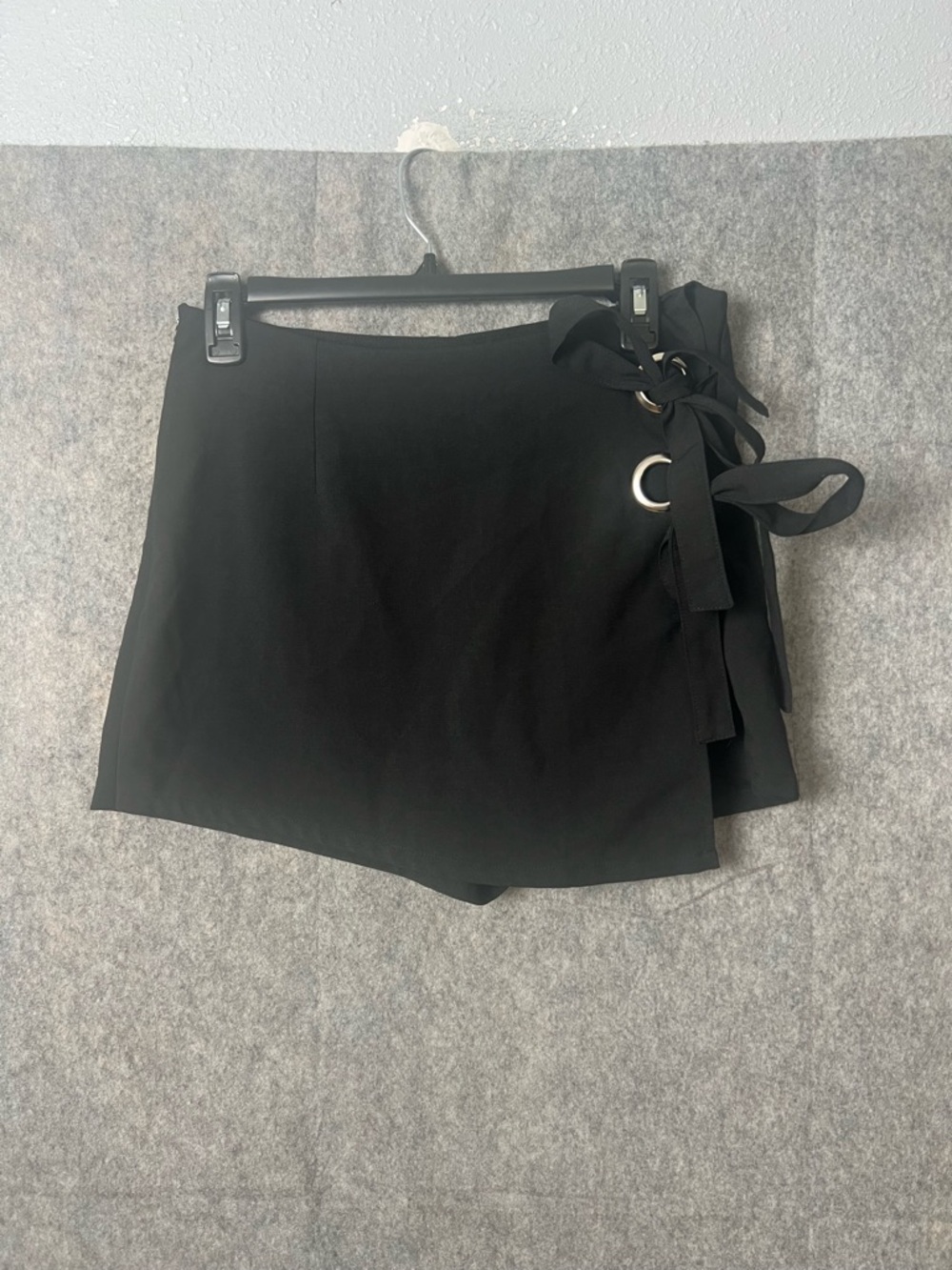 TCEO Woman’s Large Black Wrap Skort with Side Tie and Grommets